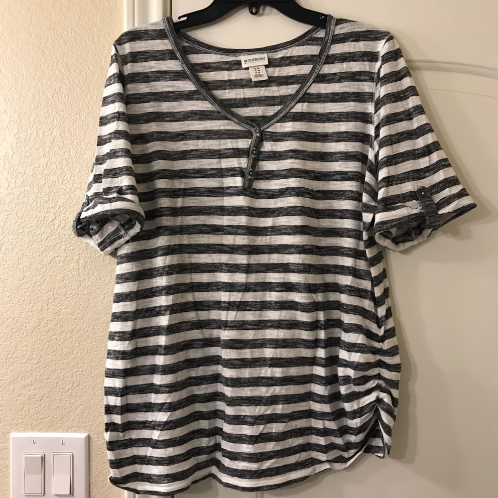 🆕 listing! Motherhood Maternity plus tee! 💕
